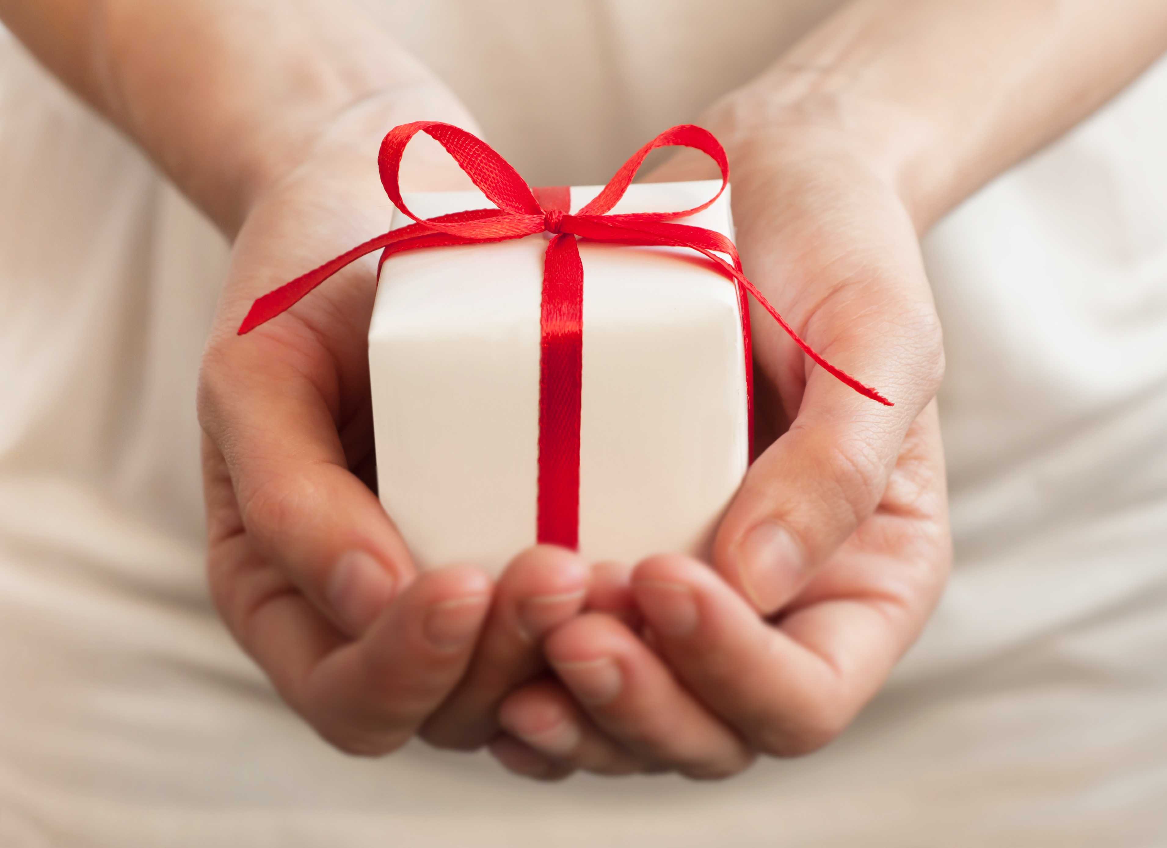 Новый год и рождество: 30 подарков, которые нельзя дарить своим близким